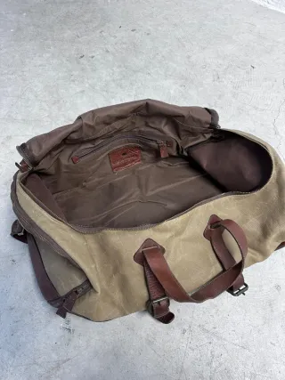 Bolso de piel marrón y beige