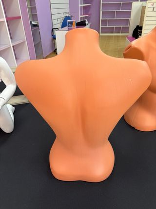 Busto maniquí mujer marrón/rosa