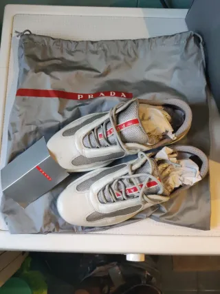 Scarpe Prada Donna Grigio Bianco usate pochissimo