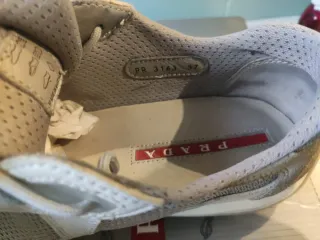 Scarpe Prada Donna Grigio Bianco usate pochissimo