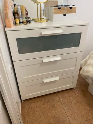 Cómoda IKEA blanca con cajones