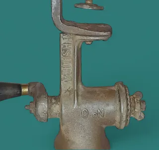 Antiguo molinillo de café inglés