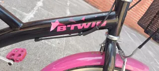 Bicicleta infantil Btwin 20 rosa y negra