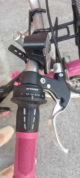 Bicicleta infantil Btwin 20 rosa y negra