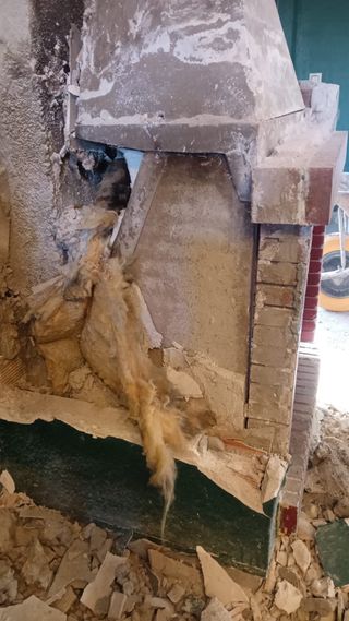 Chimenea de leña interior abierta