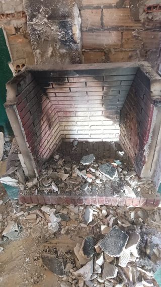 Chimenea de leña interior abierta