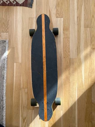 Longboard Negro con Raya Naranja
