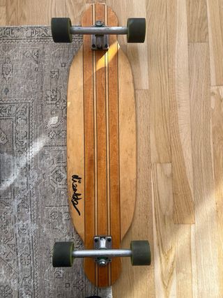 Longboard Negro con Raya Naranja