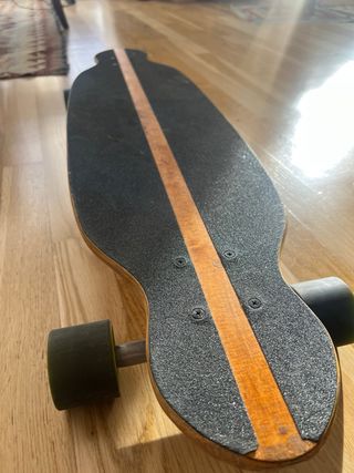 Longboard Negro con Raya Naranja