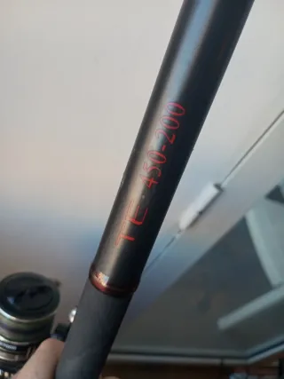 Caña de Carbono Surfcasting con Carrete