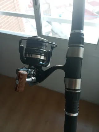 Caña de Carbono Surfcasting con Carrete