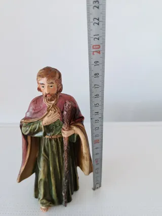 Figura di San Giuseppe per il presepe di Natale
