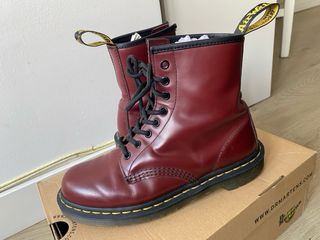 Botas Dr. Martens rojas veganas talla 39