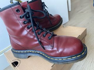 Botas Dr. Martens rojas veganas talla 39