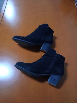 Botines negros de tacón