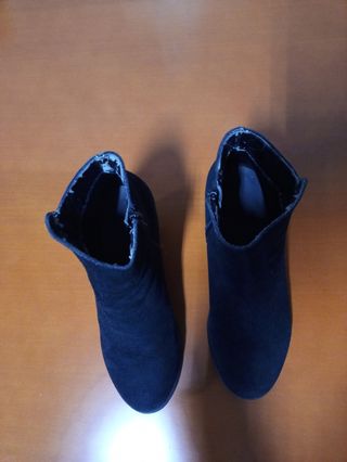 Botines negros de tacón