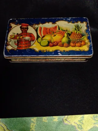 Caja de chapa antigua Francisco Moreno