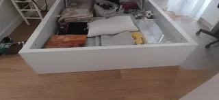 Cama, colchón y canapé de madera