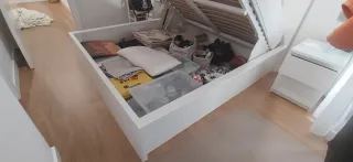 Cama, colchón y canapé de madera