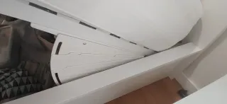 Cama, colchón y canapé de madera