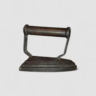 Antigua plancha de hierro CCM