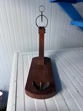 Jamonero de madera y metal