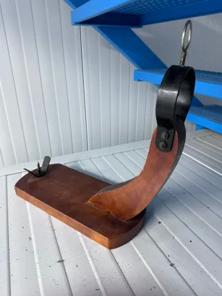 Jamonero de madera y metal