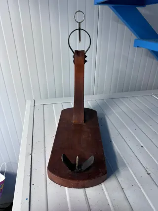 Jamonero de madera y metal