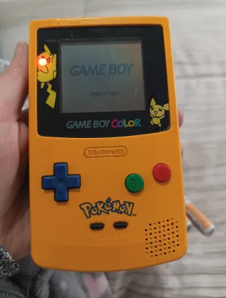 Game Boy Color Pokémon Amarillo + juego Pokémon