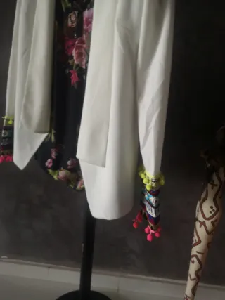 2 PIEZAS Cardigan y Blusa Floral