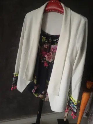 2 PIEZAS Cardigan y Blusa Floral