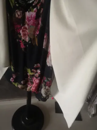 2 PIEZAS Cardigan y Blusa Floral