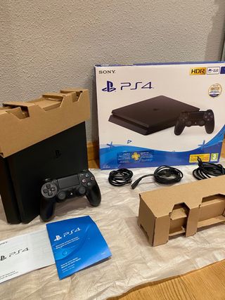 PS4 Slim 1TB {Come Nuova}