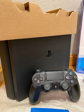 PS4 Slim 1TB {Come Nuova}