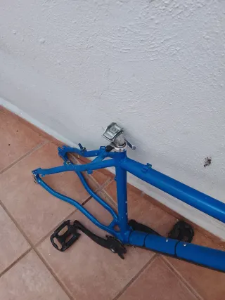 Cuadro Bicicleta Azul con Pedales