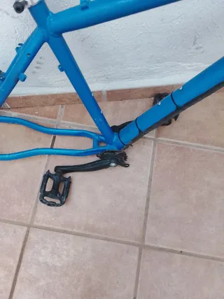 Cuadro Bicicleta Azul con Pedales
