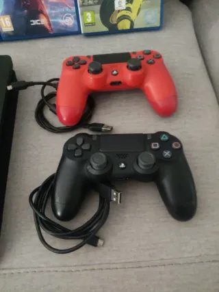 Pack PS4 Negra + 2 Mandos + 4 Juegos