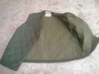 Chaleco militar verde oliva acolchado