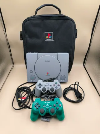 Console PlayStation 1 con accessori