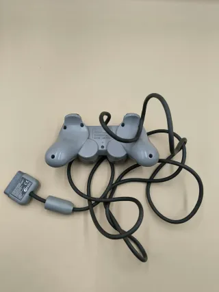 Console PlayStation 1 con accessori