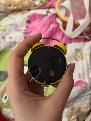 Mini reloj despertador amarillo