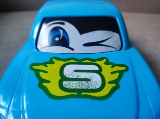 Coche de carreras grande en azul para niños