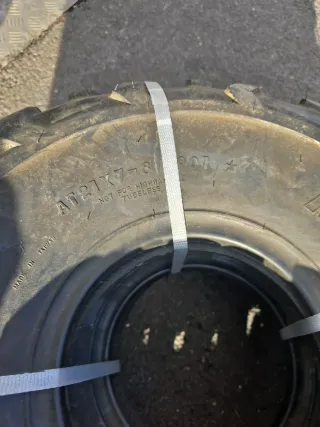 Dos neumaticos Maxxis Maverick 21/7-8 60€ Nuevos