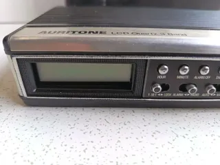 Radio Despertador Auritone Quartz 3 Band