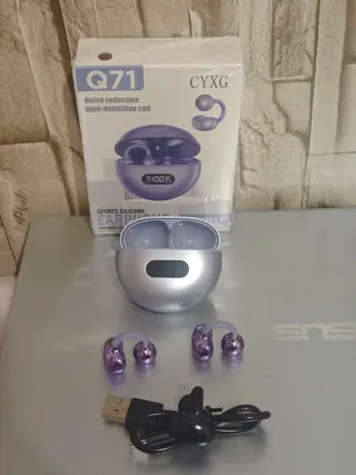 Auriculares inalámbricos morados y plateados