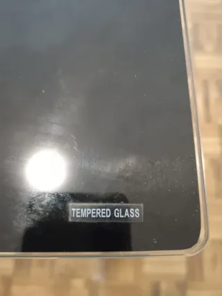 Mesa de cristal templado y metal