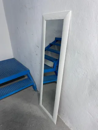 Espejo de pared largo de madera