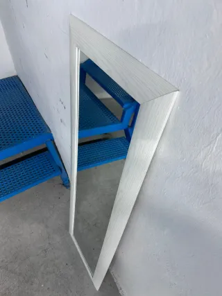 Espejo de pared largo de madera