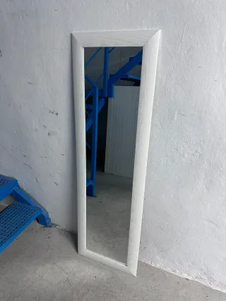 Espejo de pared largo de madera