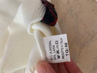 Maglione girocollo bianco con dettagli scozzese